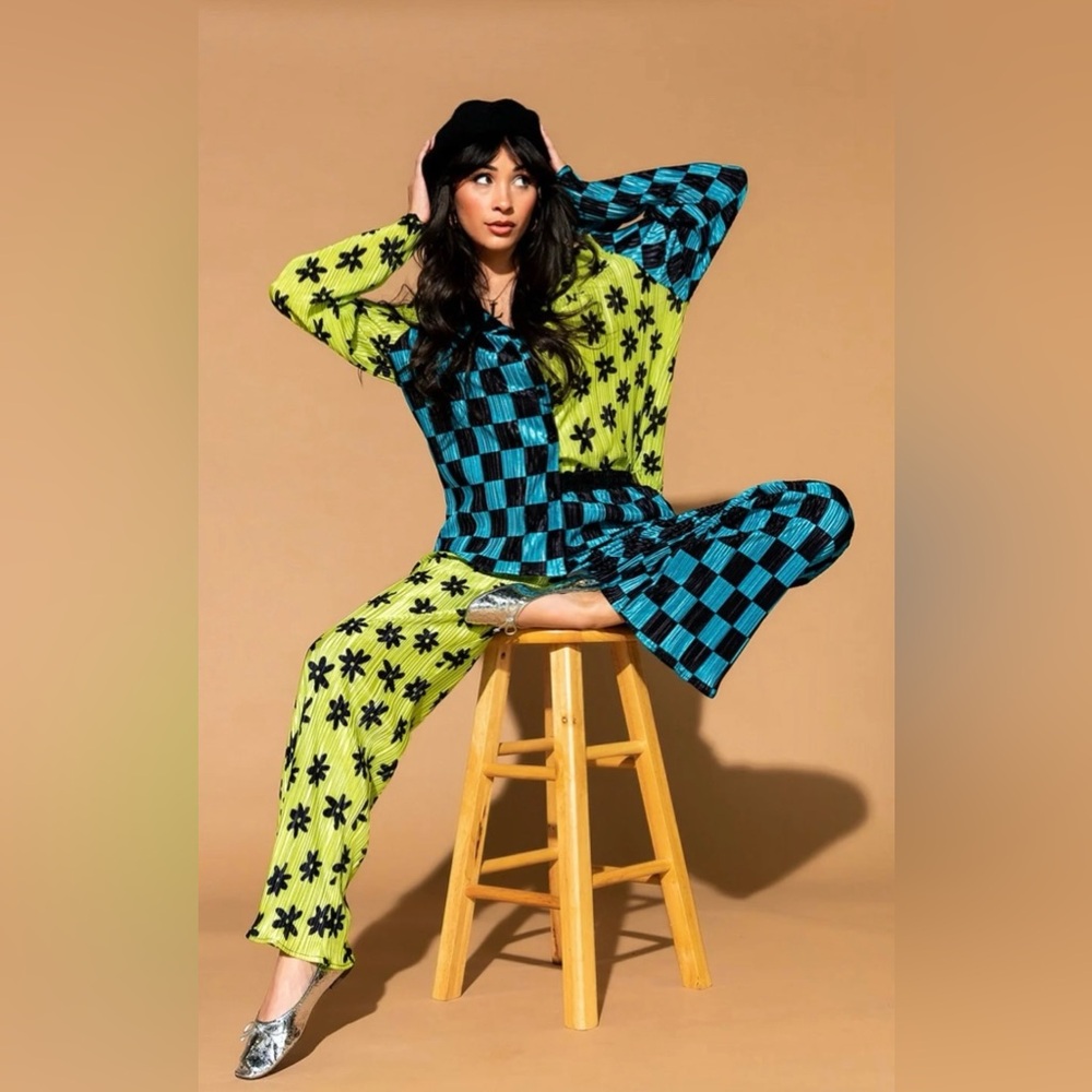 LIKE NEW Dressed in Lala Long Sleeve Plissé Set in Retro Dream Half + Half